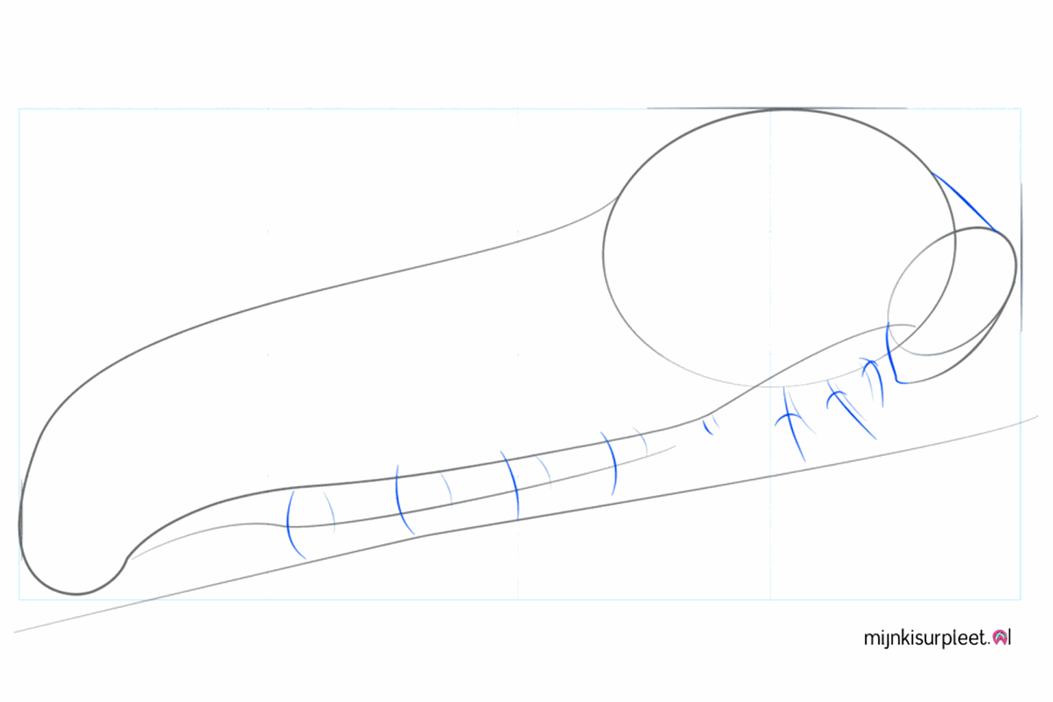 Hulplijnen voor de pootjes onder het lange lijf van de rups.