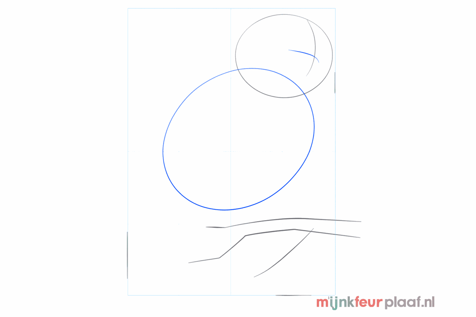 Een groot ovaal voor het lichaam van de uil en hulplijnen in het gezicht.